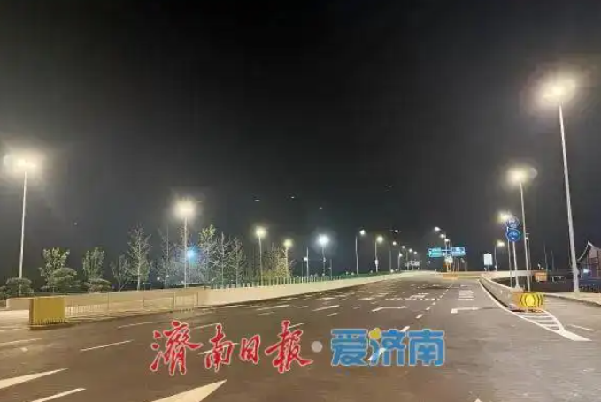 212基路灯照亮“地下动脉”!济南黄岗路穿黄隧道照明工程正式亮灯